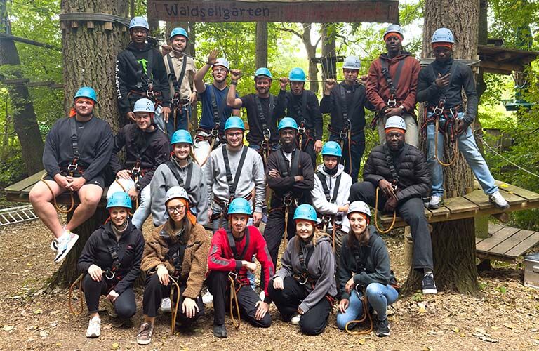 Unsere bendl Azubis beim Azubitag 2026 im Waldseilgarten Wallenhausen.