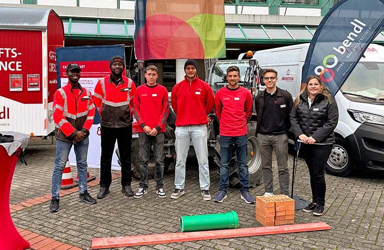 Das bendl-Team auf der Infomesse Beruf und Studium 2025 in Günzburg.