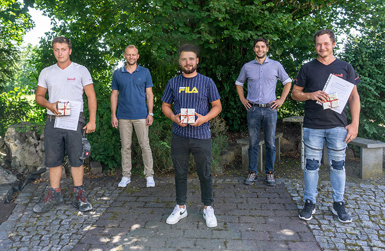 Das Bauunternehmen bendl freut sich riesig über drei neue Gesellen im Team 2020.