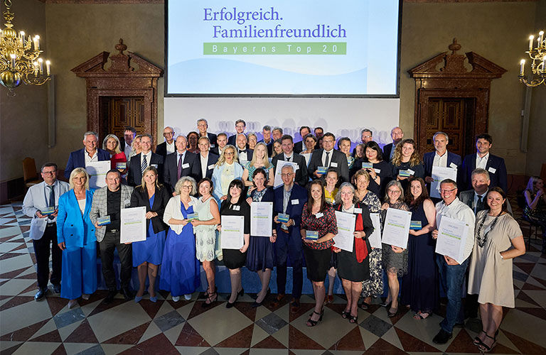 Bauunternehmen bendl gehört erneut zu Bayerns Top 20 familienfreundlichsten Unternehmen. Auszgeichnet vom Familienpakt Bayern.