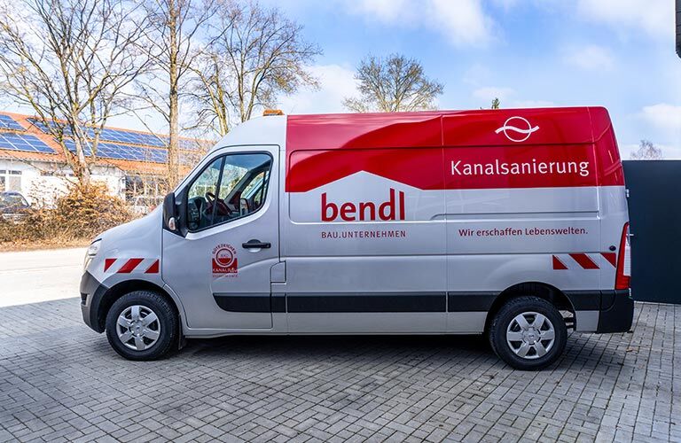 Vier neue Nissan Sprinter für die bendl Kanalsanierung.