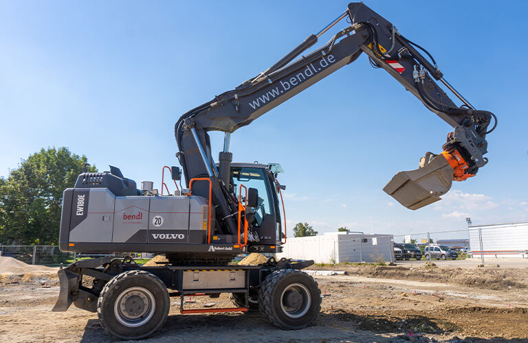 Zwei neue Volvo Bagger für den bendl Fuhrpark