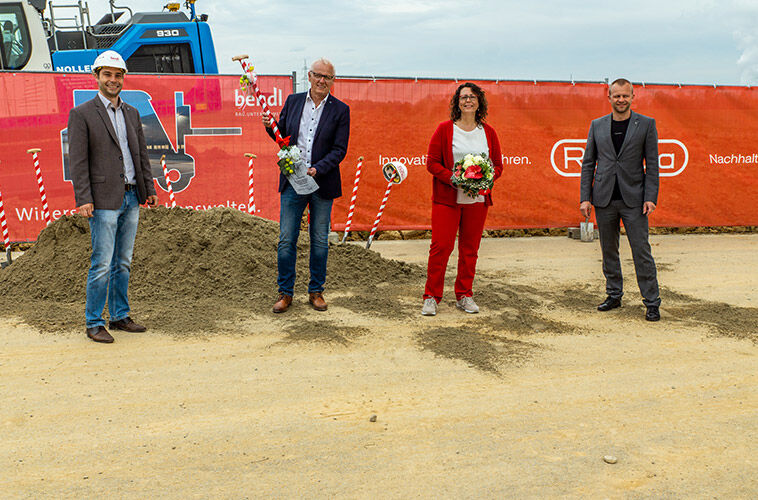 Die Firma Reflexa feierte Spatenstich für zwei neue Hallen, sowie eine Feuerwehrumfahrt, 50.000l Löschwassertanks uvm.