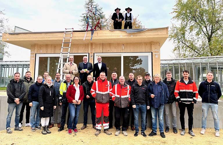 Richtfest für den neuen Mitarbeiter-Pavillon.