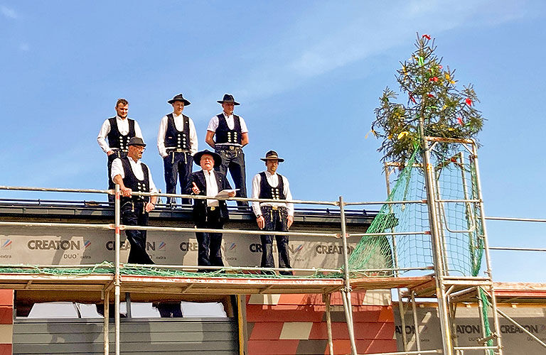 Richtfest für den Neubau einer Werkstatthalle in Sontheim.