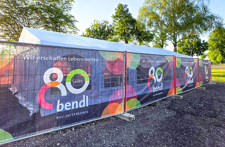 Sicher schwimmen lernen: bendl unterstützt Schwimmschule