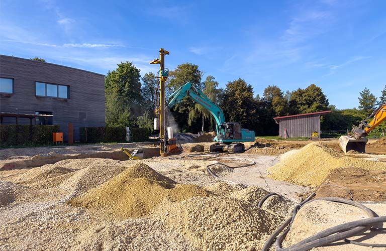 Spezialtiefbau auf unserer Baustelle in Leipheim: Durch das CSV-Verfahren wurde die Tragfähigkeit des Bodens gezielt erhöht.