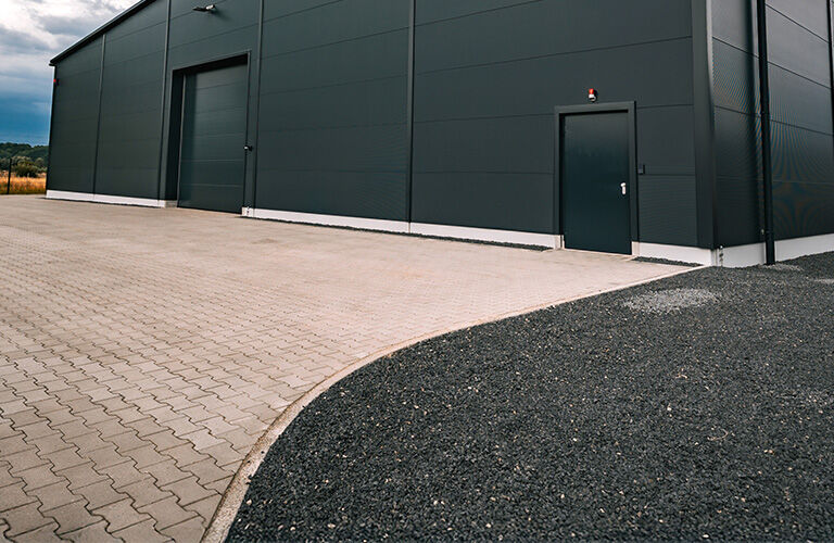Außenanlagen für eine neue Lagerhalle