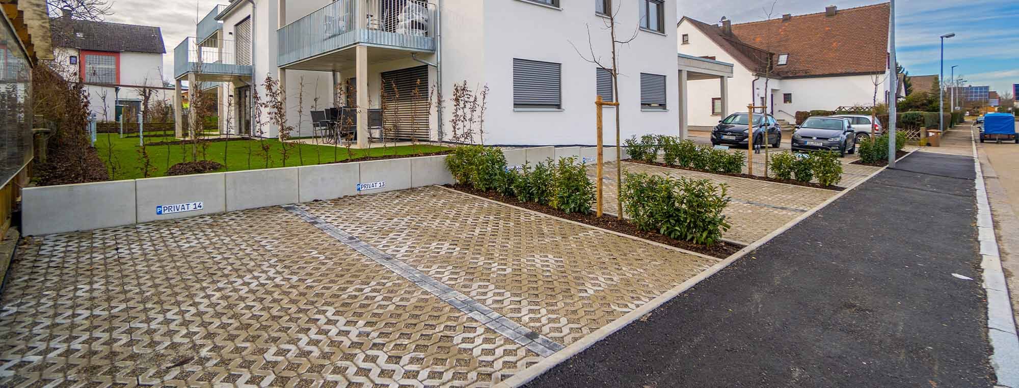Außenanlagen für ein modernes Mehrfamilienhaus in Leipheim