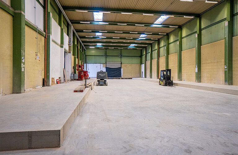 Hier entsteht eine Hochmoderne Lagerhalle mit Robotersystem